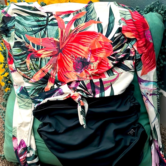 Abilon Crop rash guard 🌺 High-waist Bikini - Picture 1 of 10